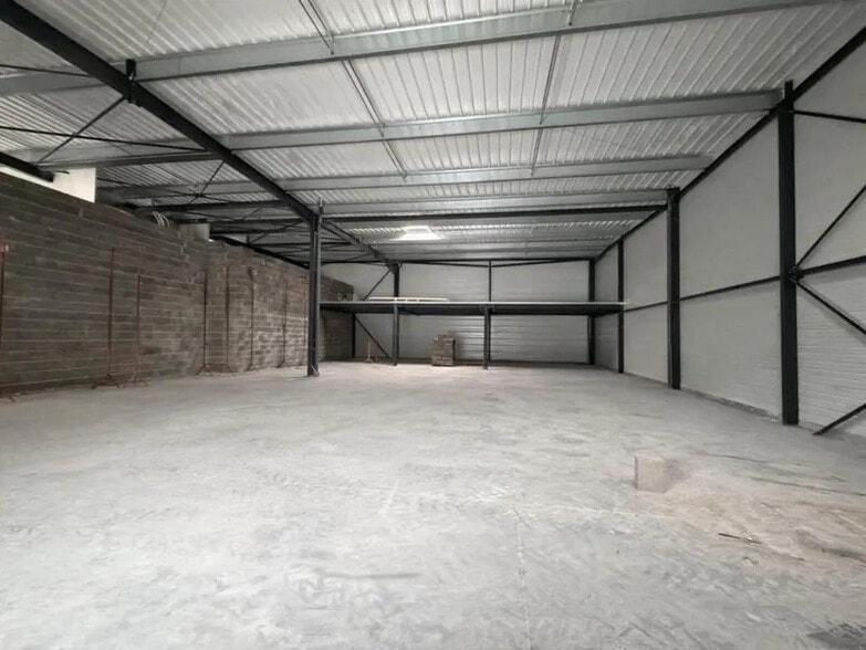 Retail in Anse for lease - Interior Photo - Image 2 of 5