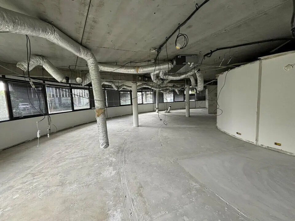 Office in Mérignac for lease Interior Photo- Image 1 of 9