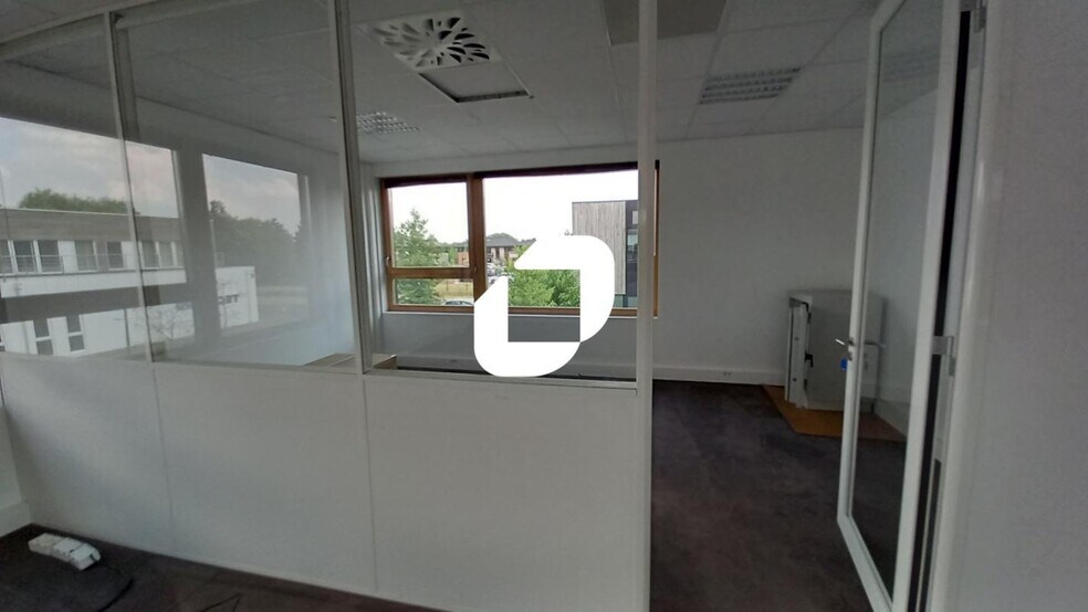 Office in VILLENEUVE-D'ASCQ for lease - Interior Photo - Image 2 of 17