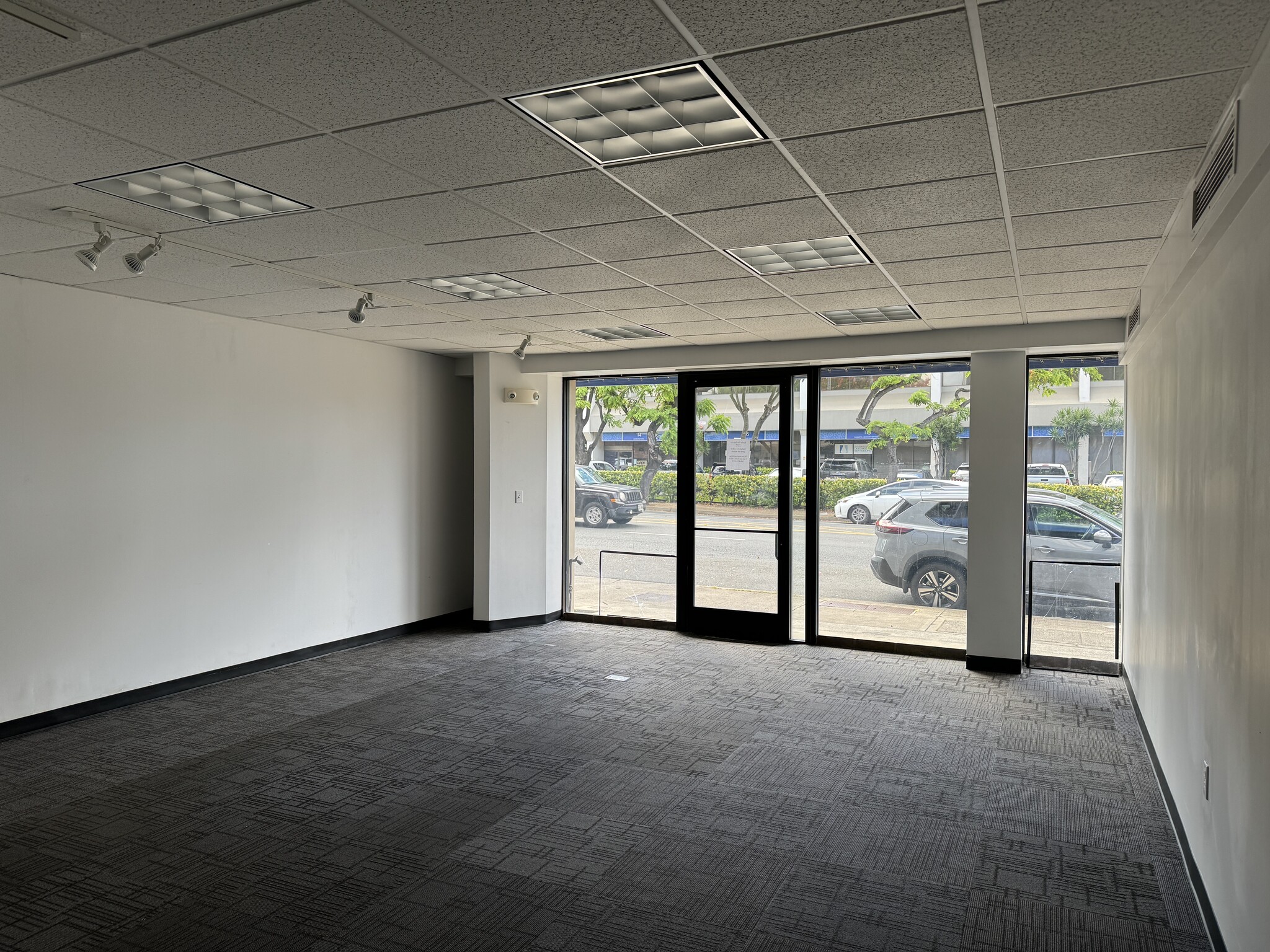 98-1238 Kaahumanu St, Pearl City, HI for lease Interior Photo- Image 1 of 6