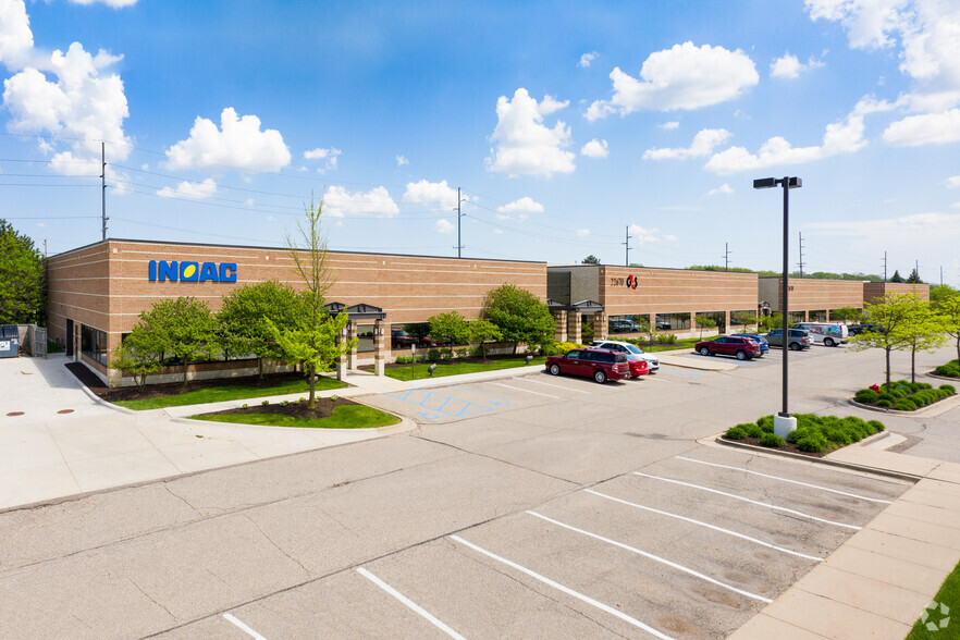 22630 Haggerty Rd, Farmington Hills, MI for lease - Building Photo - Image 1 of 9