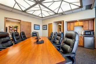 1622 N Black Canyon Fwy, Phoenix, AZ for lease Interior Photo- Image 2 of 3