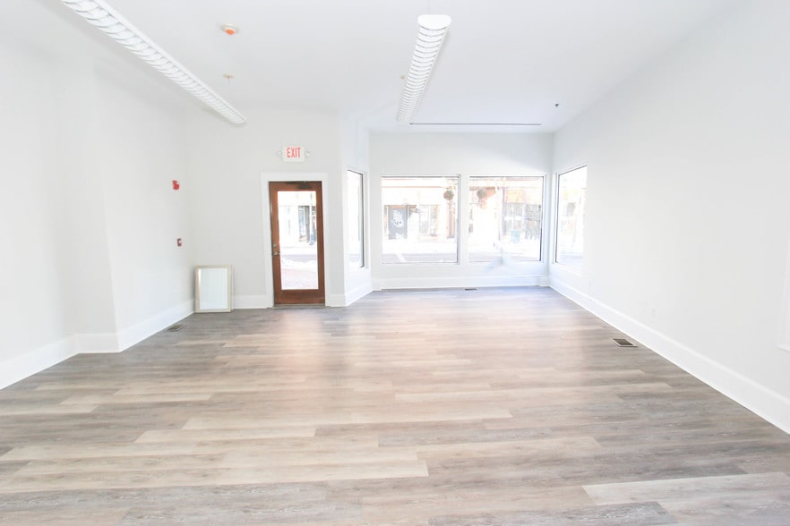 104 Main St, Amesbury, MA 01913