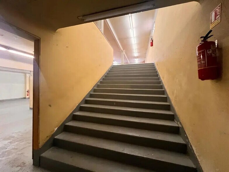 Industrial in Paris for sale - Building Photo - Image 2 of 4