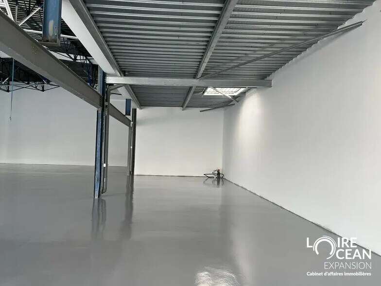 Retail in Angers for lease - Interior Photo - Image 3 of 5
