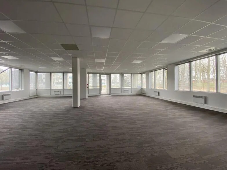 Office in Villepinte for sale - Interior Photo - Image 2 of 14