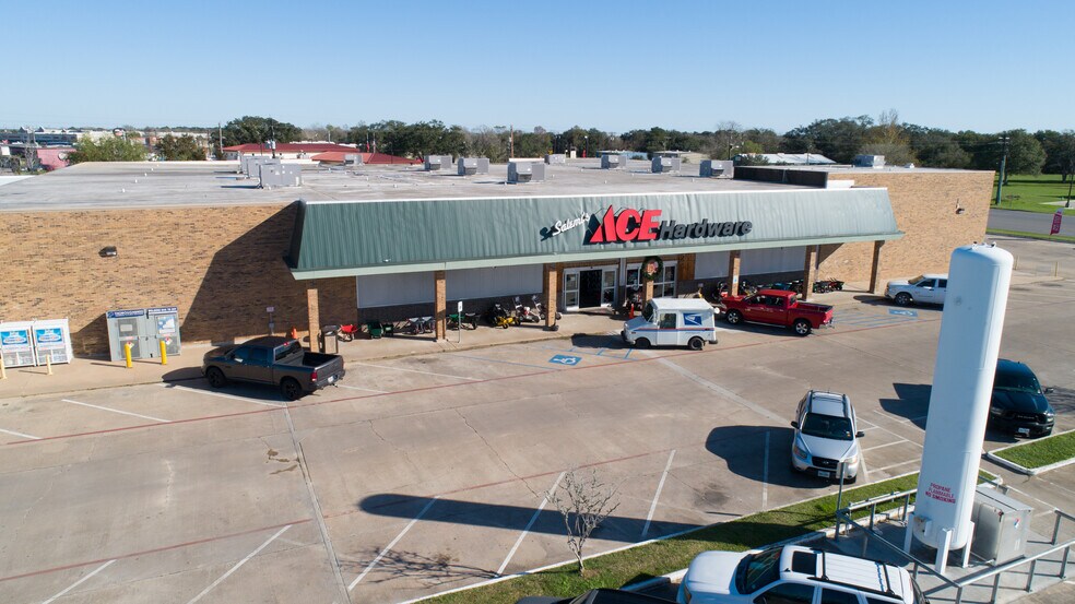 4000 7th St, Bay City, TX 77414 Matagorda Plaza