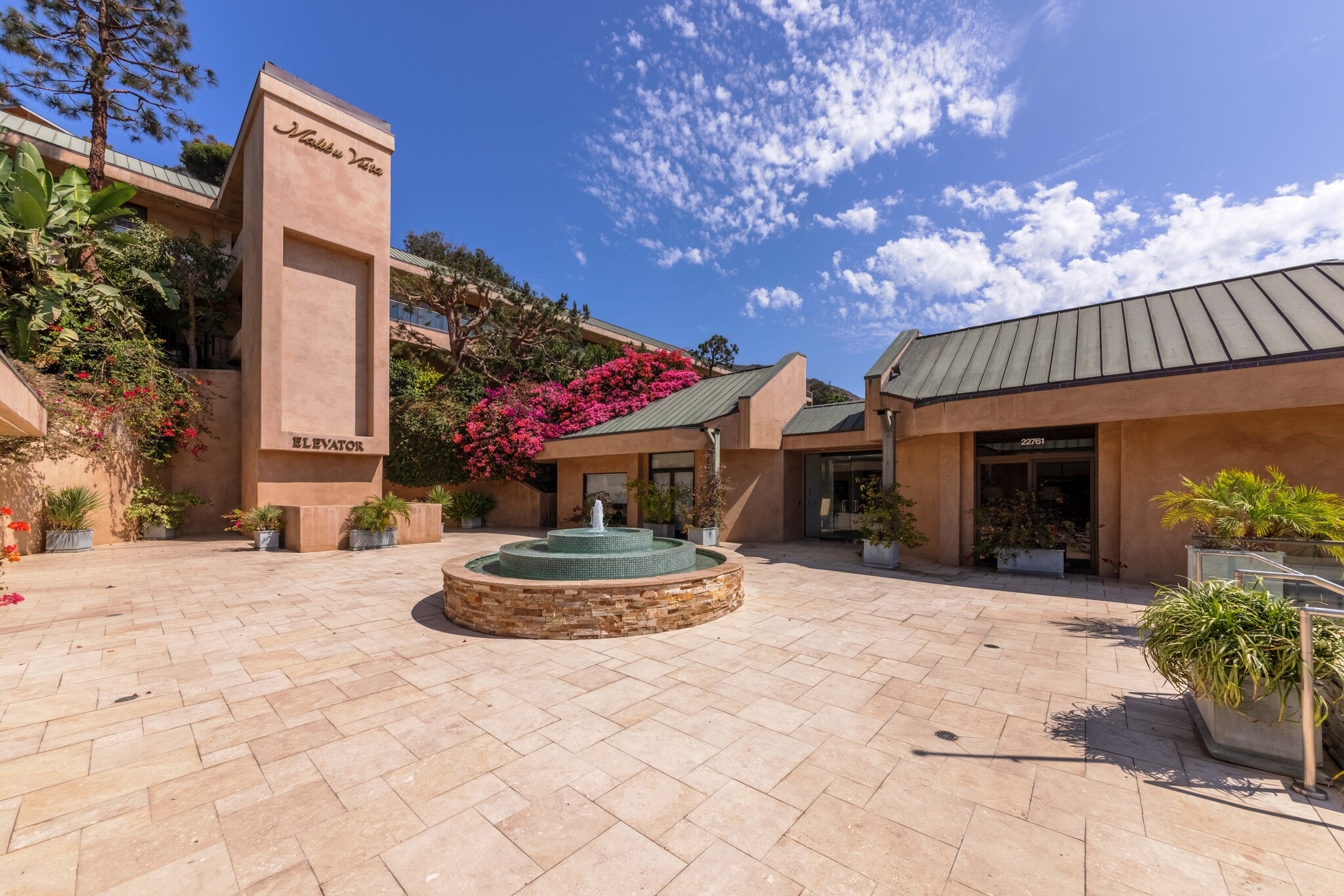 22761 Pacific Coast Hwy, Malibu, CA for lease Building Photo- Image 1 of 8