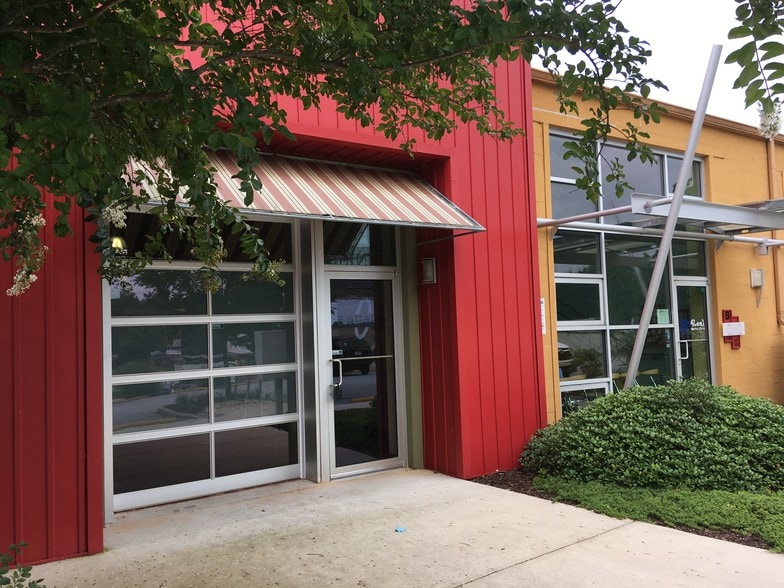 2752 E Ponce de Leon Ave, Decatur, GA for lease - Building Photo - Image 2 of 9