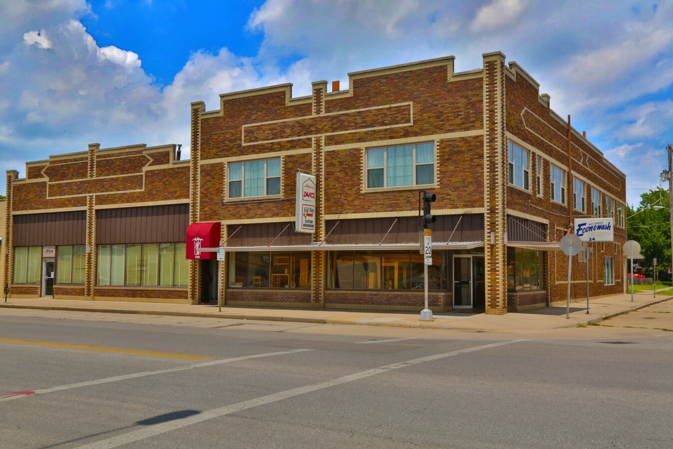 17001704 W Douglas Ave, Wichita, KS 67203