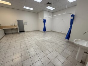500 Port Rd, WELLAND for lease Interior Photo- Image 1 of 9