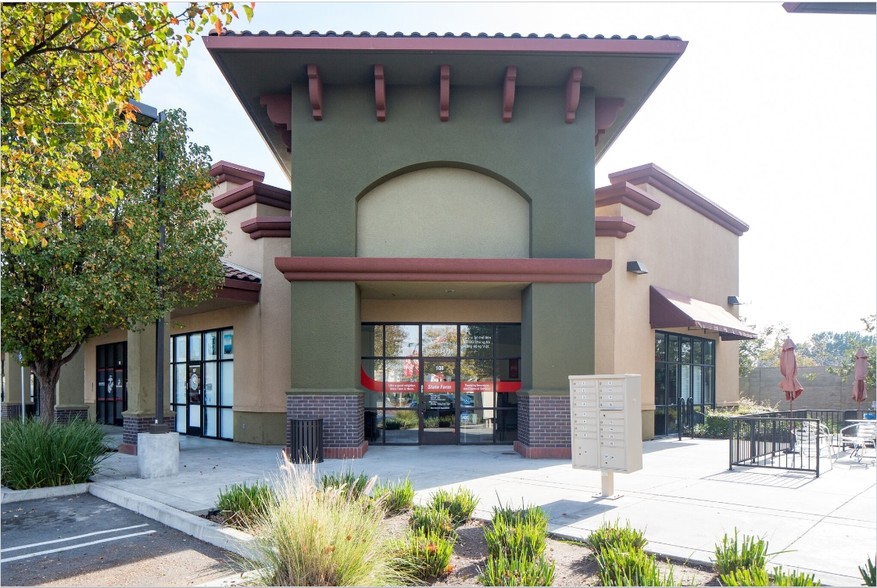 2415 Empire Ave, Brentwood, CA for lease - Building Photo - Image 3 of 6