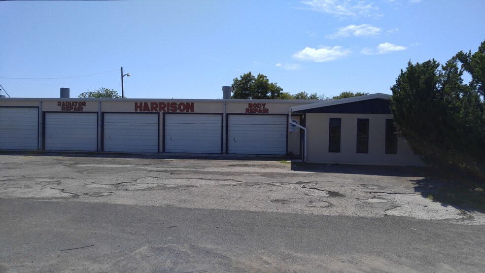 3321 E Main St, Uvalde, TX for sale - Primary Photo - Image 1 of 1