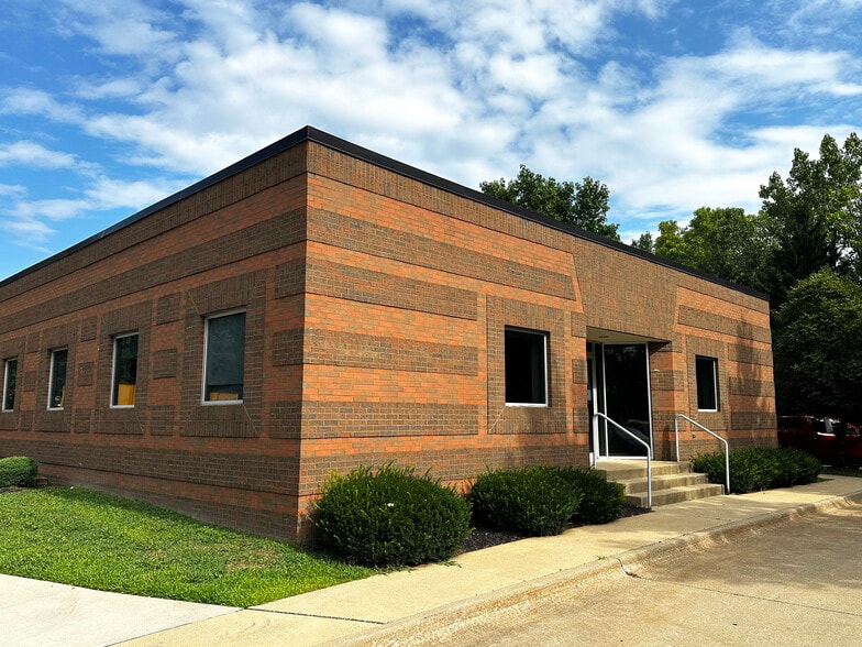 1540 Corporate Woods Pky, Uniontown, OH for lease - Building Photo - Image 2 of 6