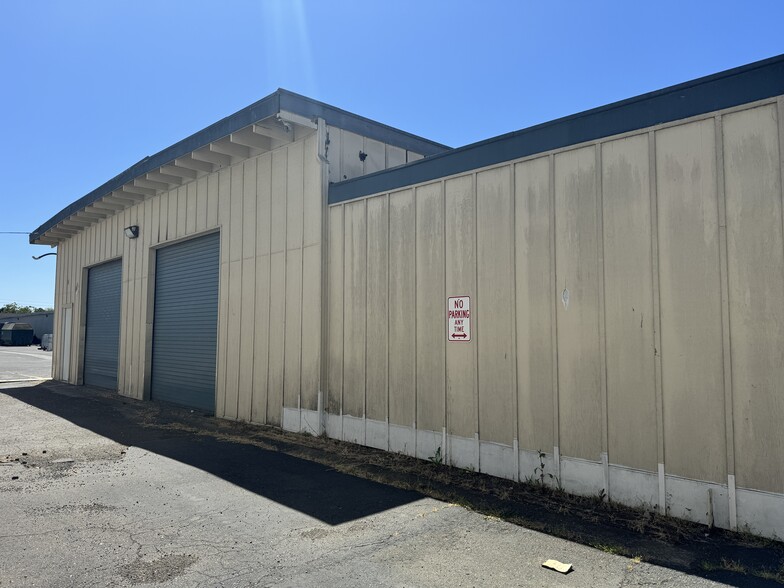 1042 Hopper Ave, Santa Rosa, CA for lease - Building Photo - Image 2 of 4