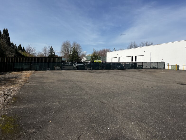 2130 NE Griffin Oaks St, Hillsboro, OR for lease - Building Photo - Image 1 of 7