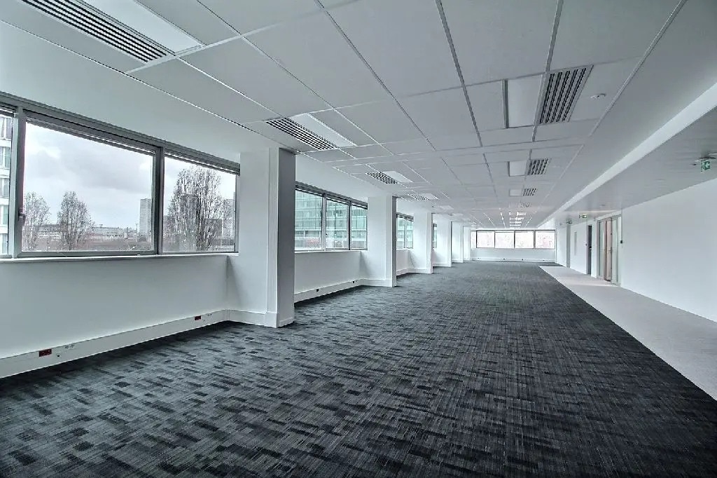 Office in Paris for lease Interior Photo- Image 1 of 6