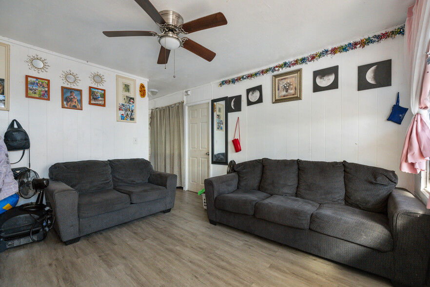 94-109 Pupukahi St, Waipahu, HI for sale - Interior Photo - Image 3 of 17