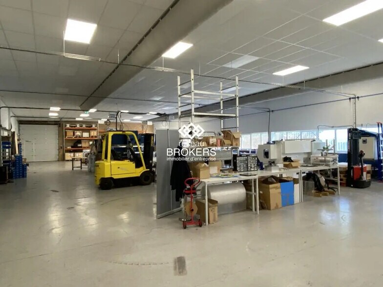 Flex in Renage for sale - Interior Photo - Image 2 of 14