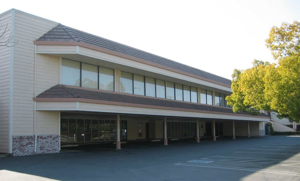 210 Estates Dr, Roseville, CA for lease - Building Photo - Image 2 of 9