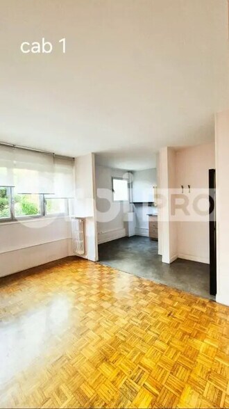 Office in Joinville-le-Pont for lease - Interior Photo - Image 1 of 6