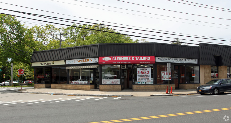 565-577 Plandome Rd, Manhasset, NY for lease - Primary Photo - Image 1 of 6