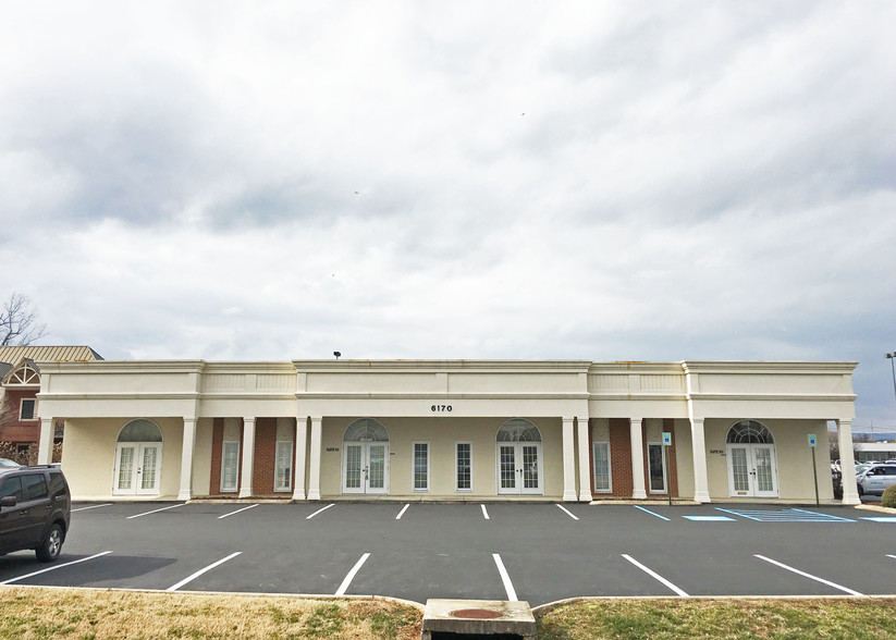 6170 Shallowford Rd, Chattanooga, TN for lease - Building Photo - Image 1 of 1