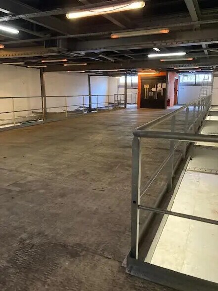 Retail in Paris for lease - Building Photo - Image 3 of 8