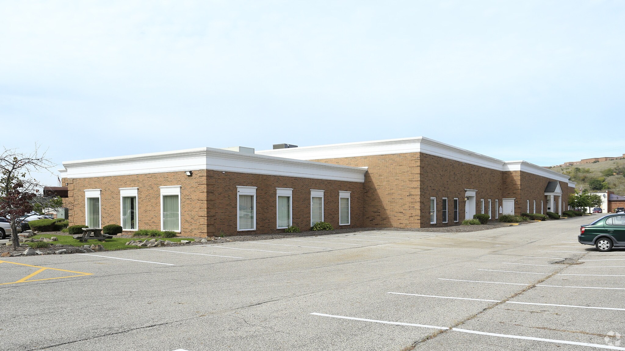 10055 Sweet Valley Dr, Valley View, OH 44125 Boyas Building IV