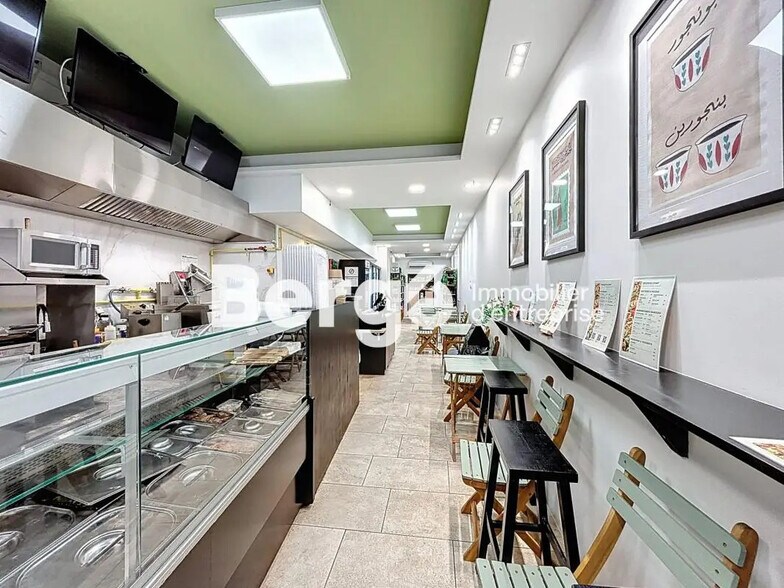 Retail in Nice for lease - Interior Photo - Image 2 of 8