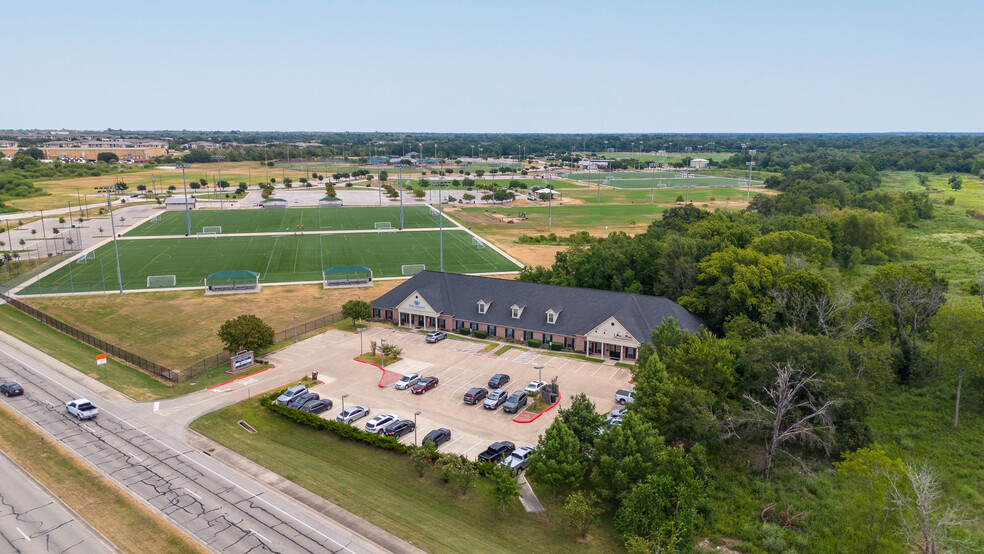 3030 University Dr E, College Station, TX for lease - Building Photo - Image 2 of 38