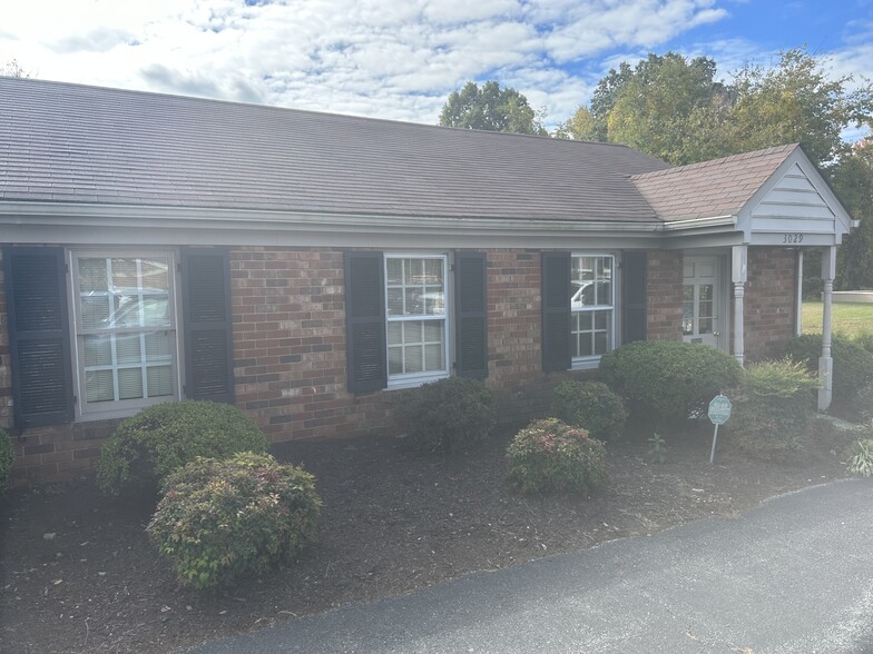 3029 Old Forest Rd, Lynchburg, VA for sale - Building Photo - Image 1 of 5