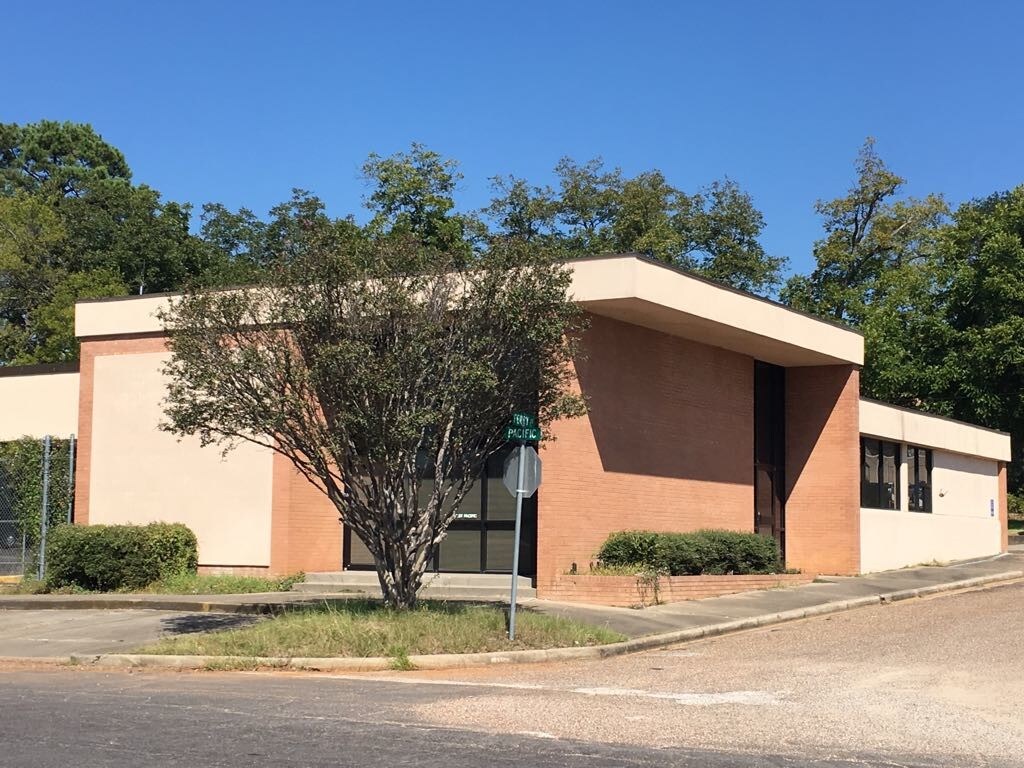 300 W Pacific Ave, Gladewater, TX for sale Primary Photo- Image 1 of 1