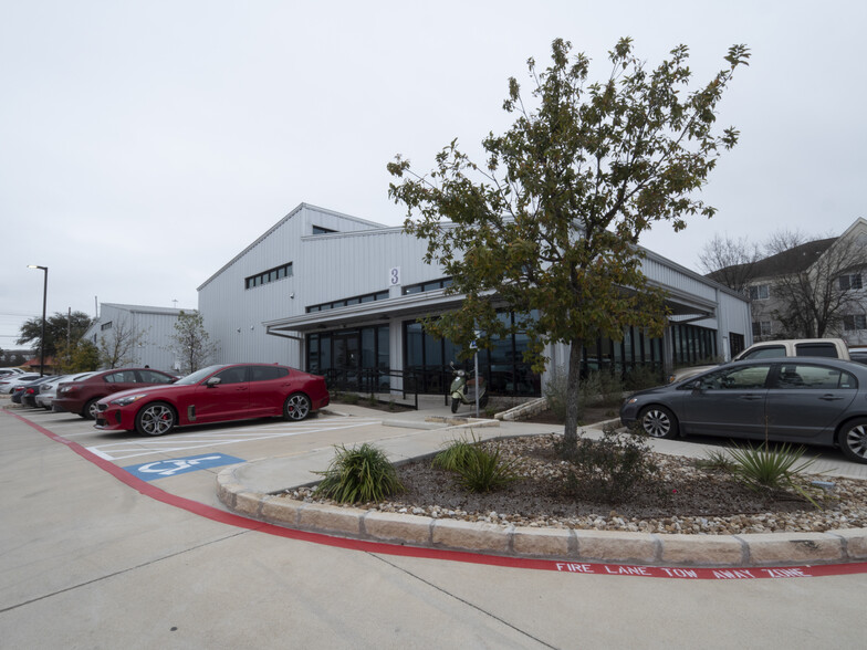 1005 E Saint Elmo Rd, Austin, TX for lease - Building Photo - Image 1 of 13