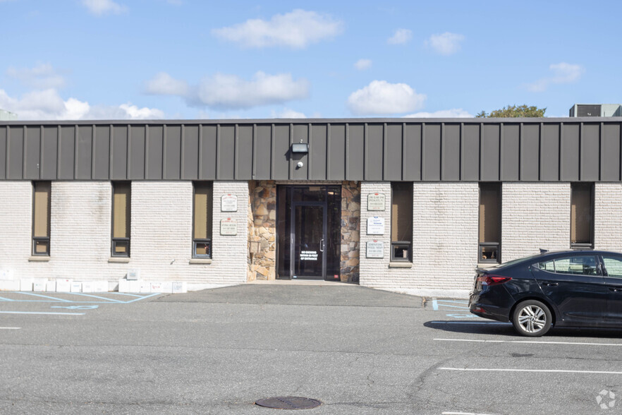 400 Montauk Hwy, West Islip, NY for sale - Building Photo - Image 1 of 1