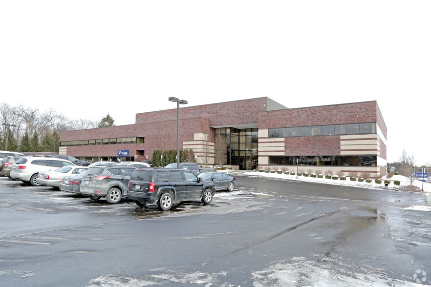 31000 Northwestern Hwy, Farmington Hills, MI for lease - Building Photo - Image 2 of 10