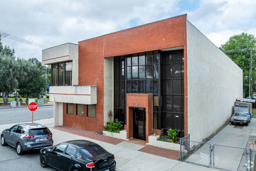 24303 Walnut St, Santa Clarita, CA for lease - Building Photo - Image 2 of 18