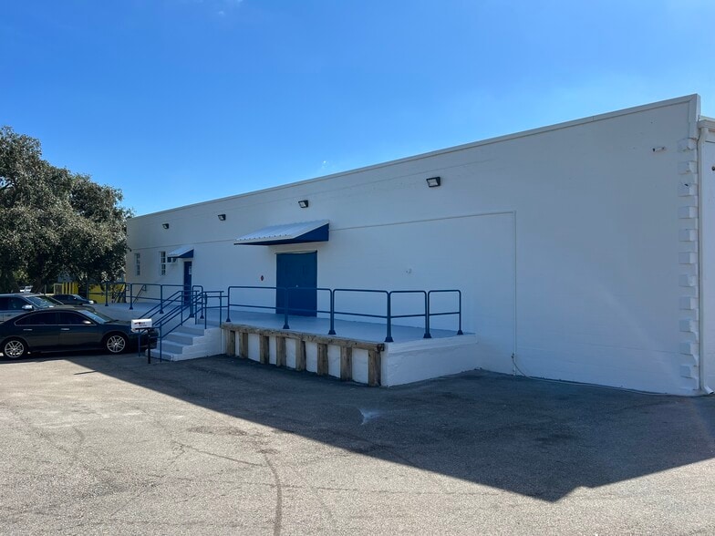 951 N Cocoa Blvd, Cocoa, FL for lease - Building Photo - Image 2 of 7
