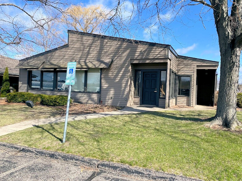 1209 8th St, Baraboo, WI for sale - Primary Photo - Image 1 of 1