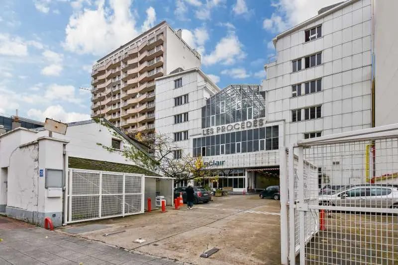 Office in Vanves for lease - Building Photo - Image 2 of 5