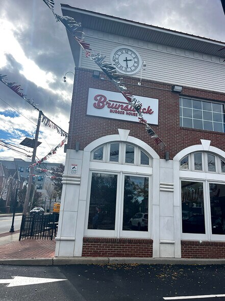 215 Roosevelt Ave, Carteret, NJ for lease - Building Photo - Image 2 of 11