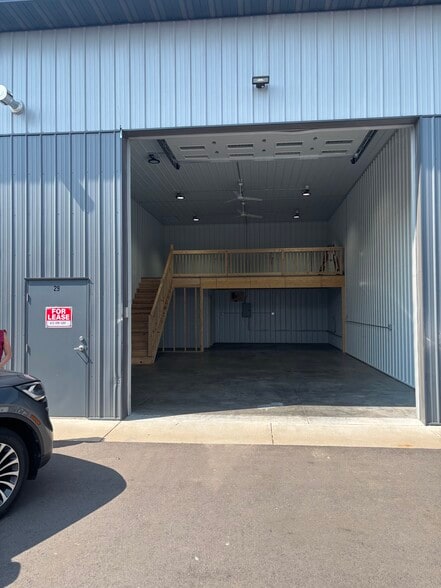 15195 Boulder Ct, Rosemount, MN for lease - Building Photo - Image 1 of 10