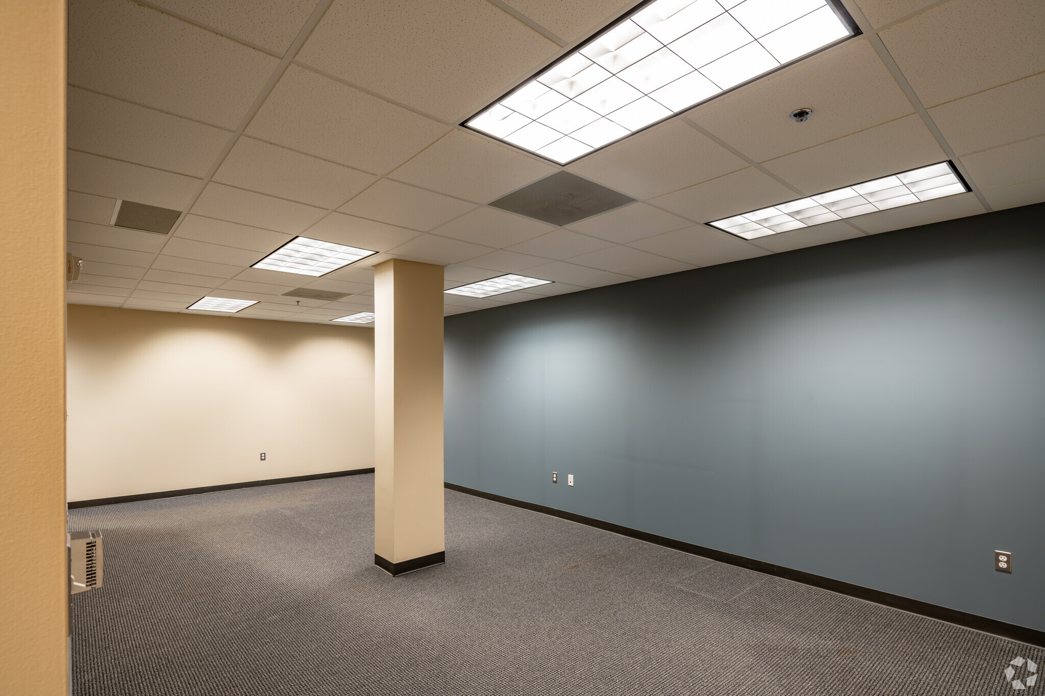 41000 Woodward Ave, Bloomfield Hills, MI for lease Interior Photo- Image 1 of 6