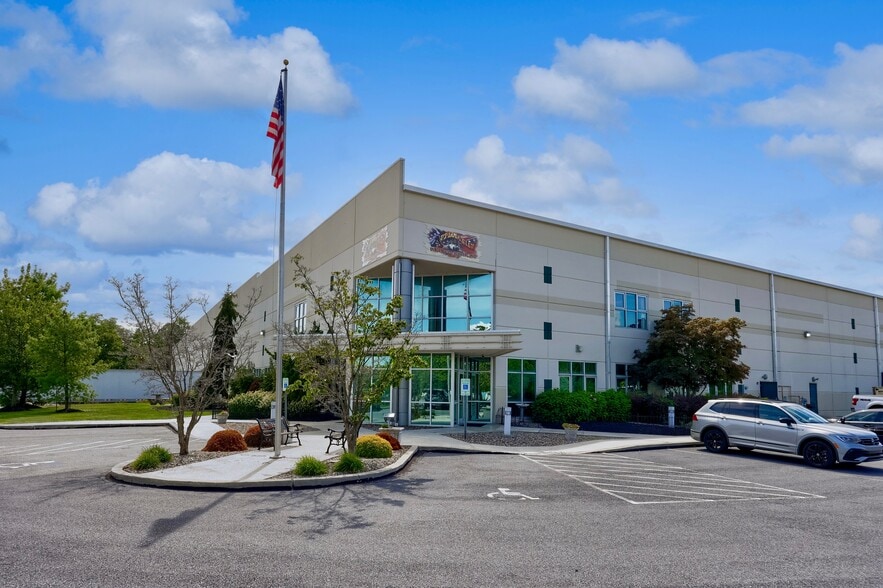 22 Blackhawk Ln, Elizabethtown, PA for sale - Building Photo - Image 2 of 52