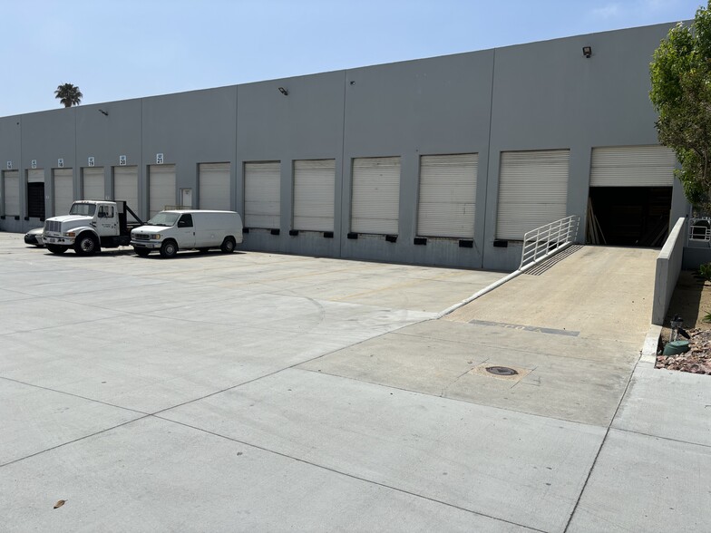 11200 Hindry Ave, Los Angeles, CA for lease - Building Photo - Image 2 of 4