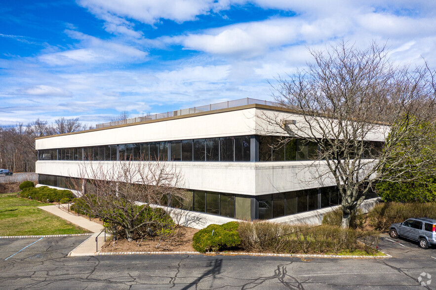 350 Passaic Ave, Fairfield, NJ for sale - Primary Photo - Image 1 of 1