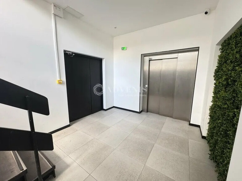 Office in La Courneuve for lease - Lobby - Image 3 of 7