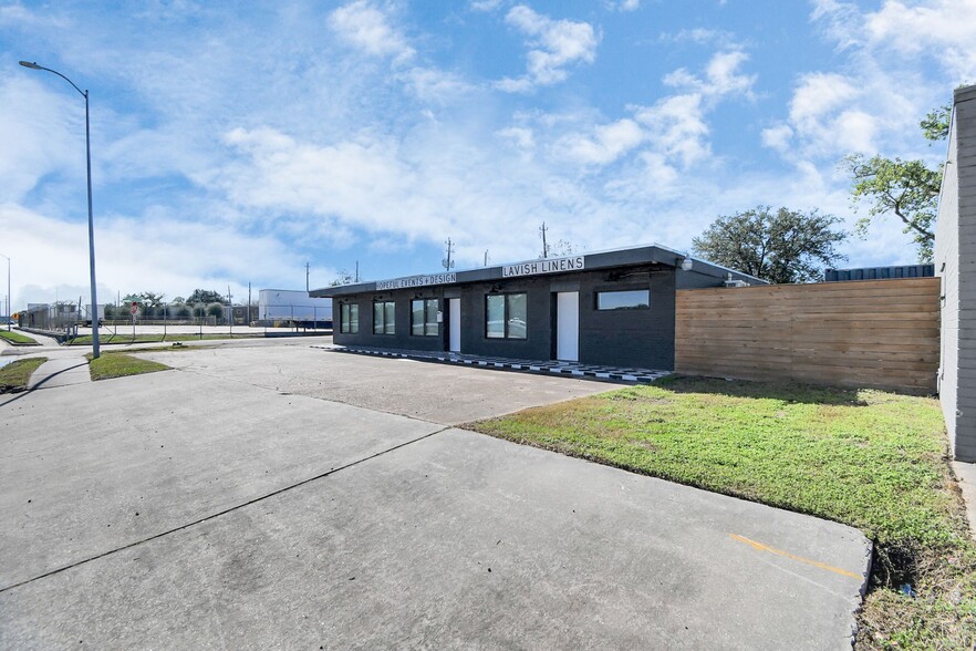 11605 W Hardy Rd, Houston, TX for sale - Building Photo - Image 2 of 39