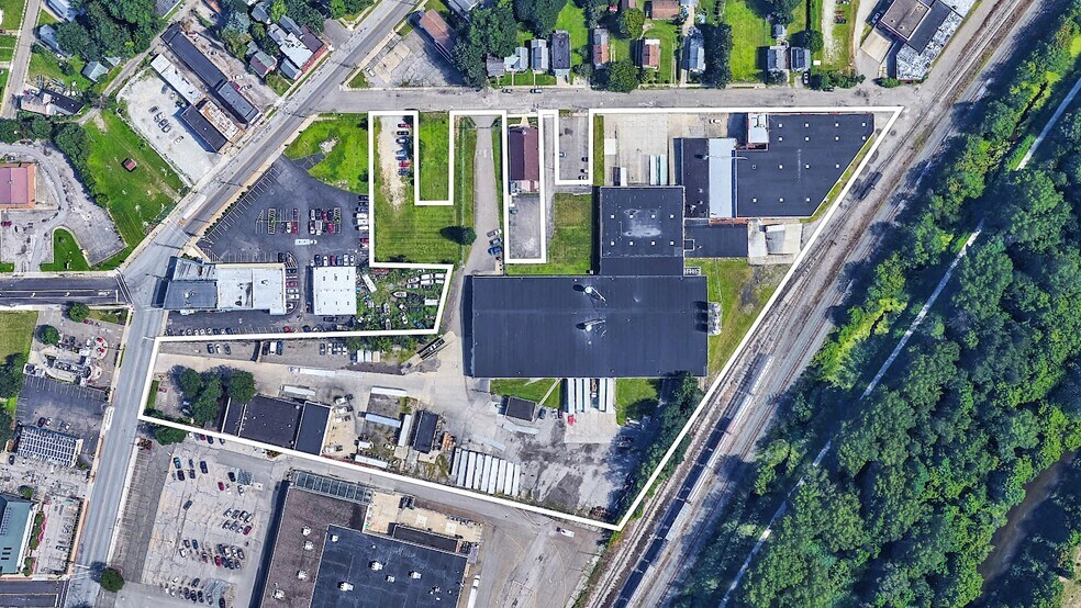 255 N Wooster Rd, Barberton, OH for sale - Building Photo - Image 1 of 1