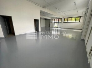 Flex in Nanterre for lease Interior Photo- Image 1 of 3